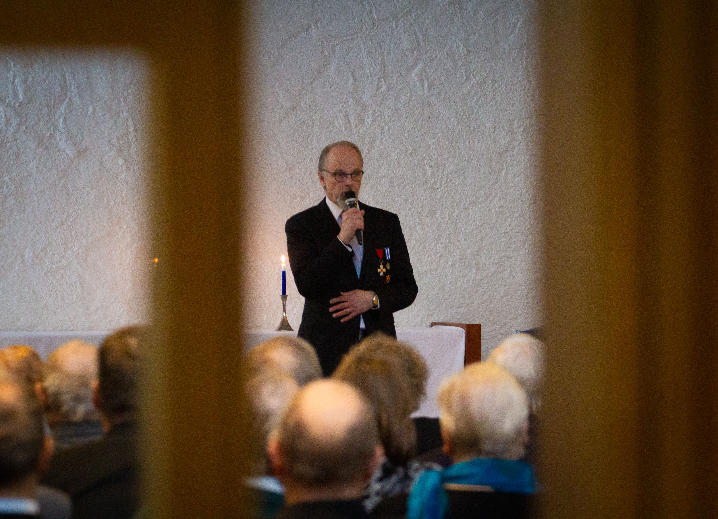 Kaupungin ja seurakunnan yhteistyössä järjestämän Itsenäisyysjuhlan juonsi vapaa-aikatoimenjohtaja Jorma Rihto.
